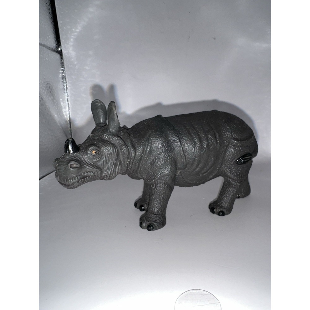 Vintage 2005's Rhinoceros Realistic Rhino Gray Hard‎ Plastic 6.5" Long Toy Model